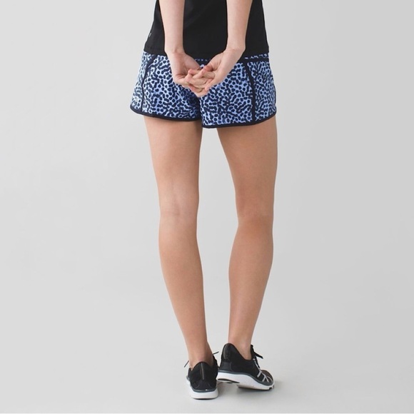 Lululemon Tracker Short III 4 Way Stretch Ace Spot Lullaby Blue Black 6 - Picture 2 of 16